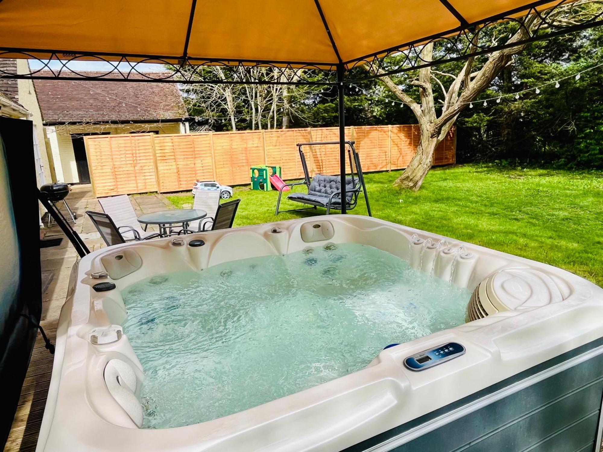 Rural Lodge Stay In Windsor! Hot Tub! Sleeps 20 براي المظهر الخارجي الصورة
