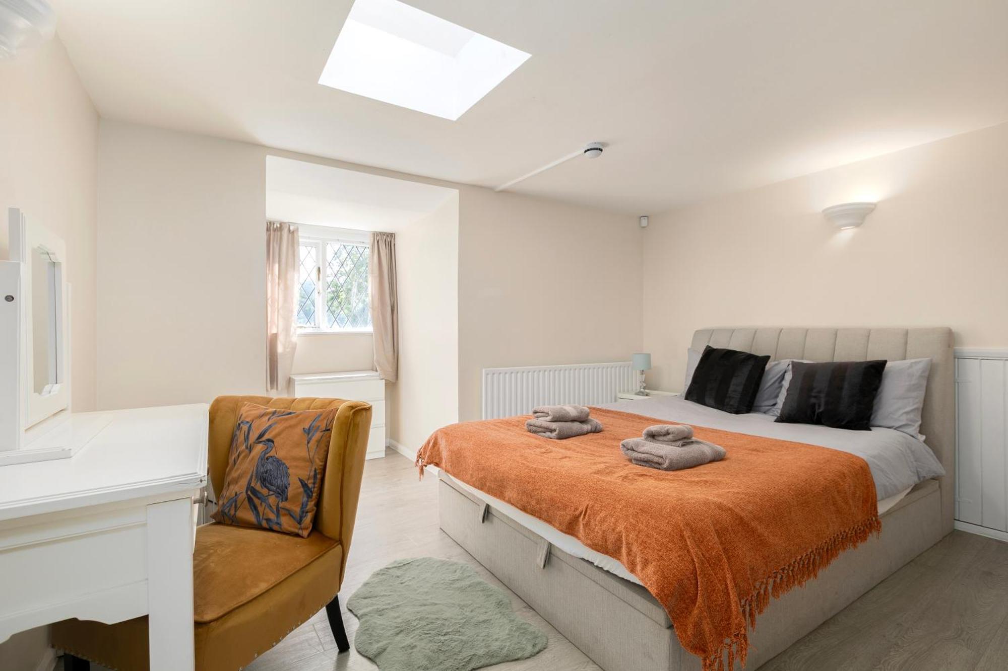 Rural Lodge Stay In Windsor! Hot Tub! Sleeps 20 براي المظهر الخارجي الصورة