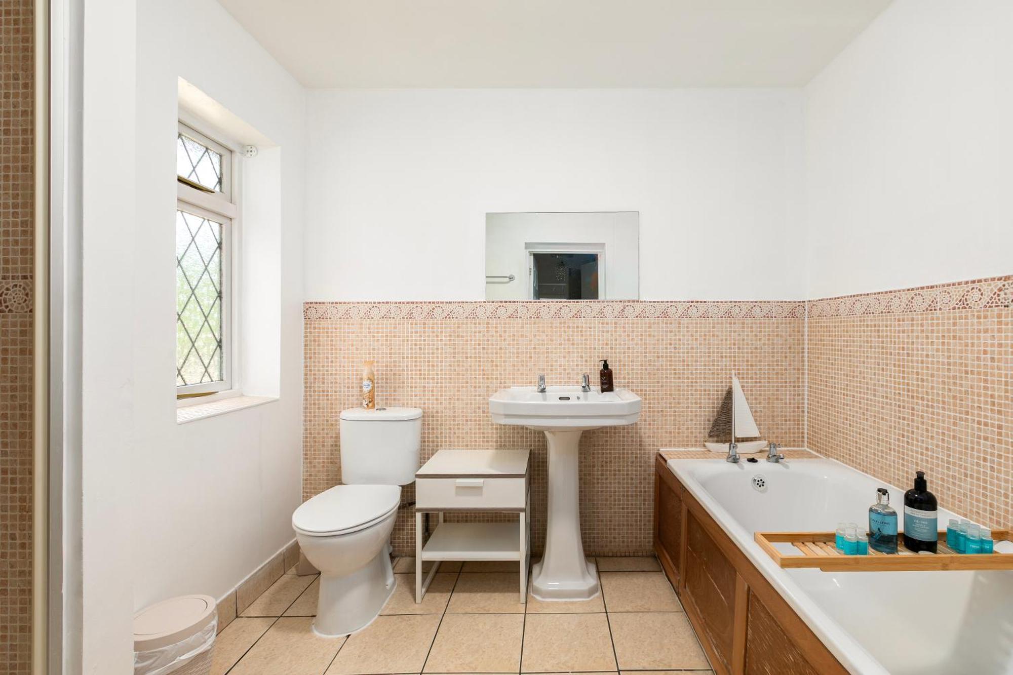Rural Lodge Stay In Windsor! Hot Tub! Sleeps 20 براي المظهر الخارجي الصورة