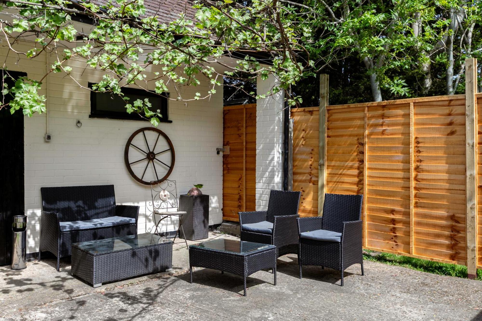 Rural Lodge Stay In Windsor! Hot Tub! Sleeps 20 براي المظهر الخارجي الصورة